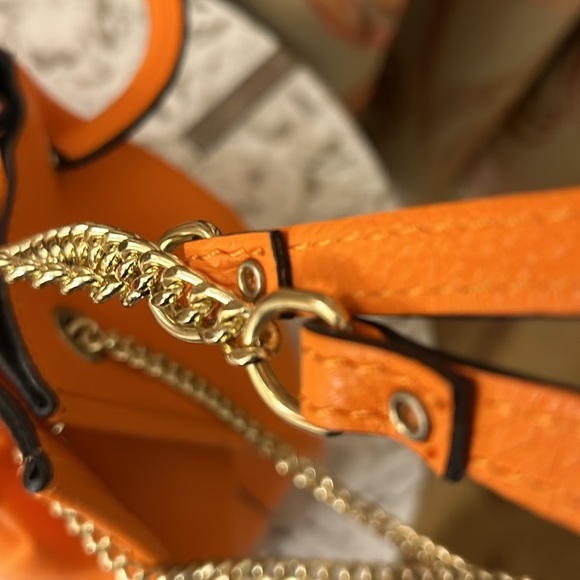 Pebble Grain Shoulder Satchel - Picture 8 of 11